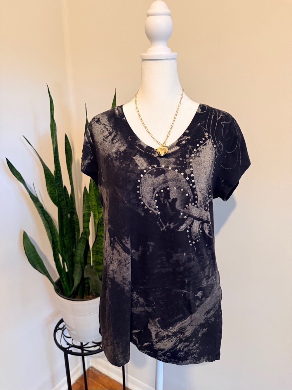 Mudd | Vintage Black Marble-Print Studded V-Neck Tee